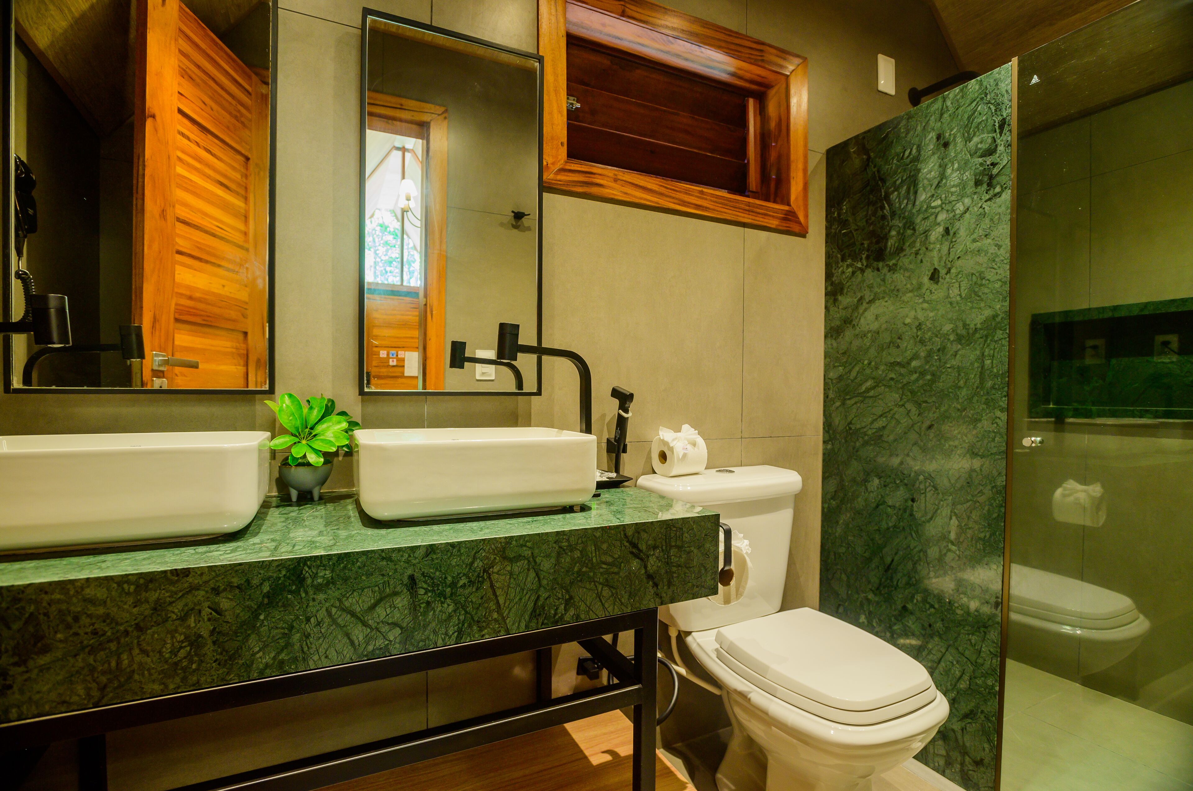 triple room | bathroom | free toiletries, hair dryer