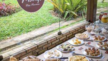 Free daily buffet breakfast