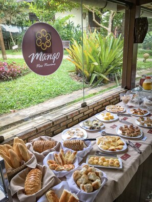 Free daily buffet breakfast  - Hotel Vale das Nuvens (Baturite)