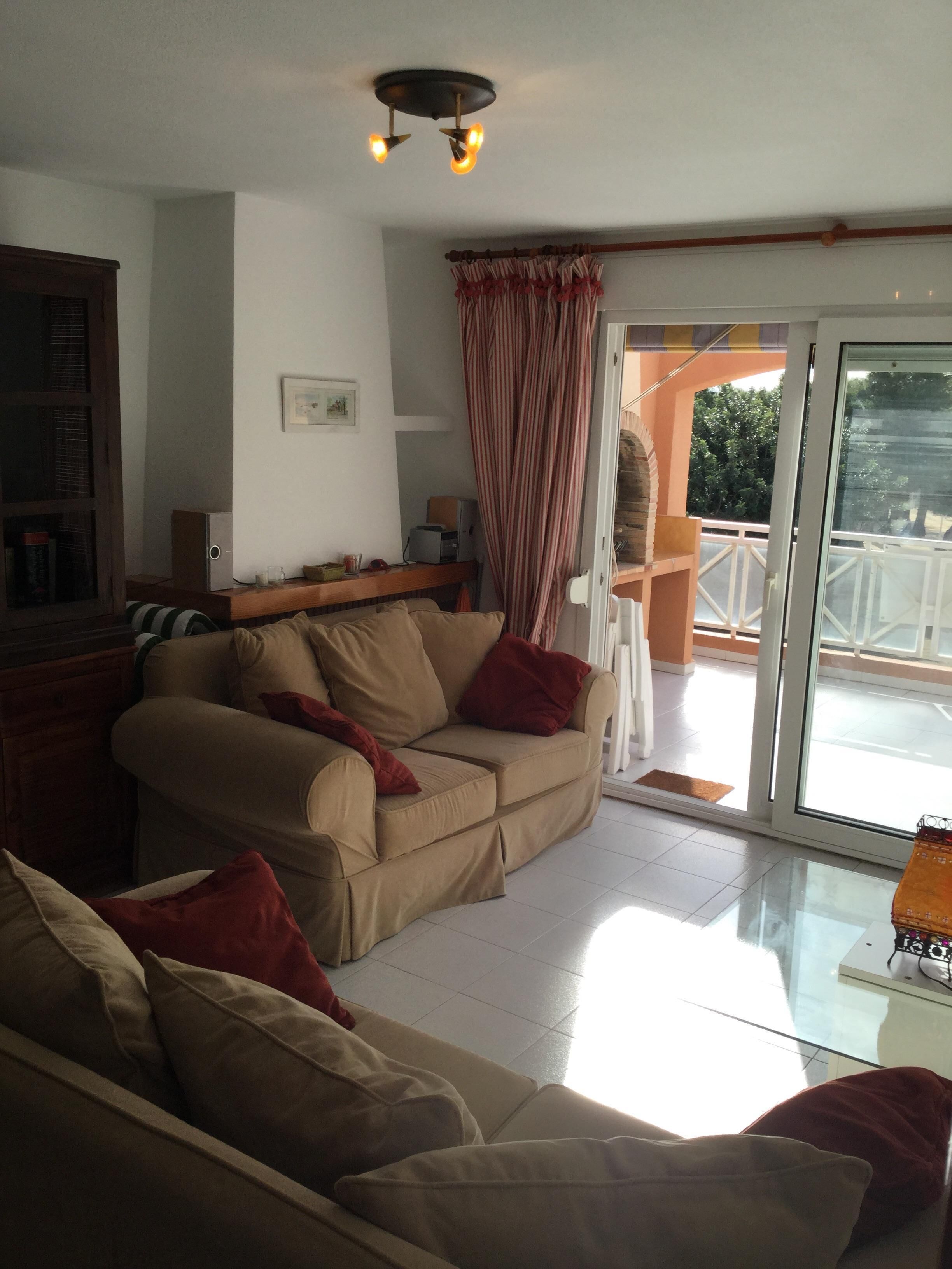 2 bedroom apartment in Moraira. Beach at 150 meters. Large terrace, air cond