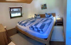 2 bedrooms, WiFi, bed sheets