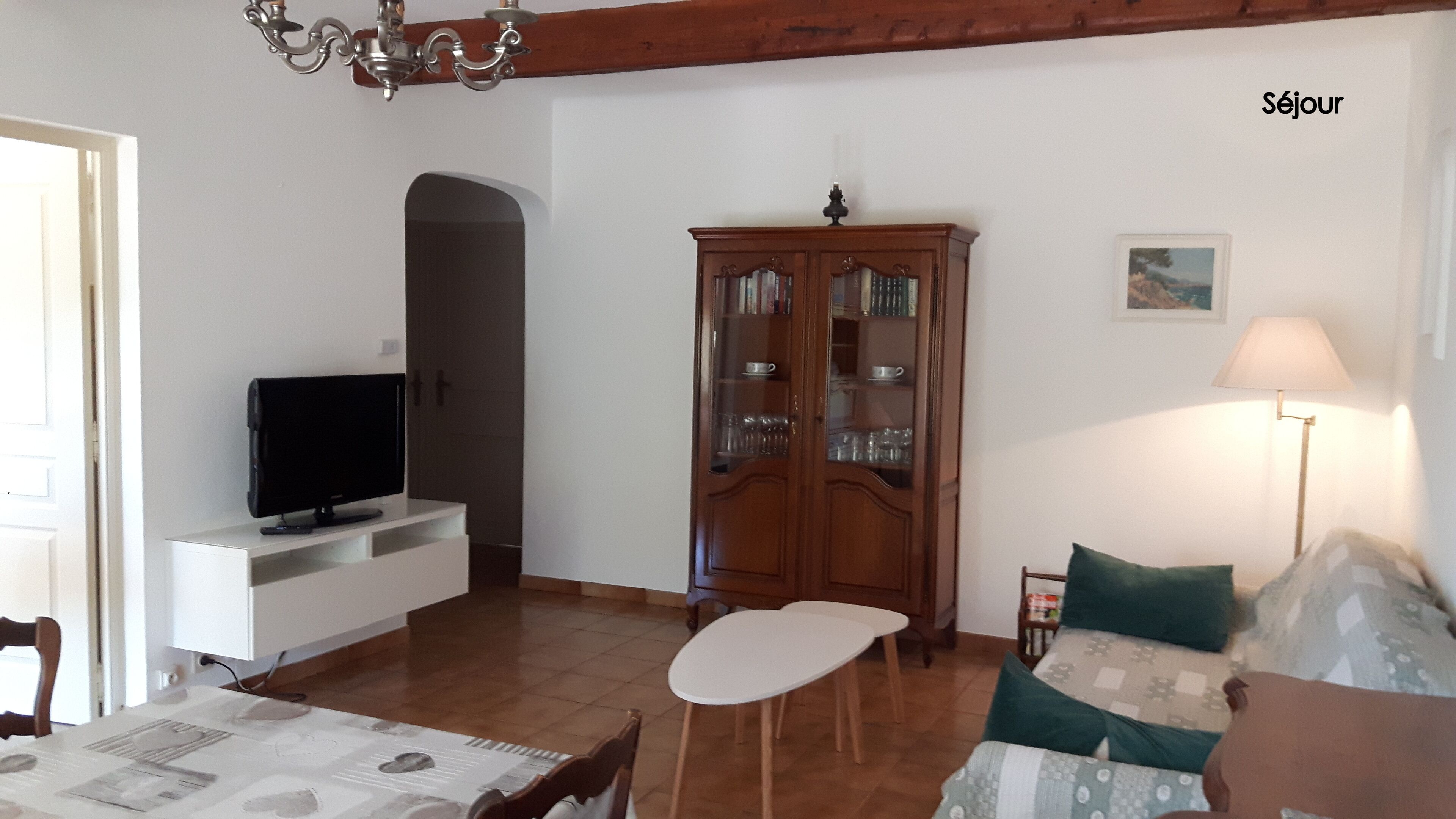 CLOS DE JOCE. Charming house between Sanary and Ollioules