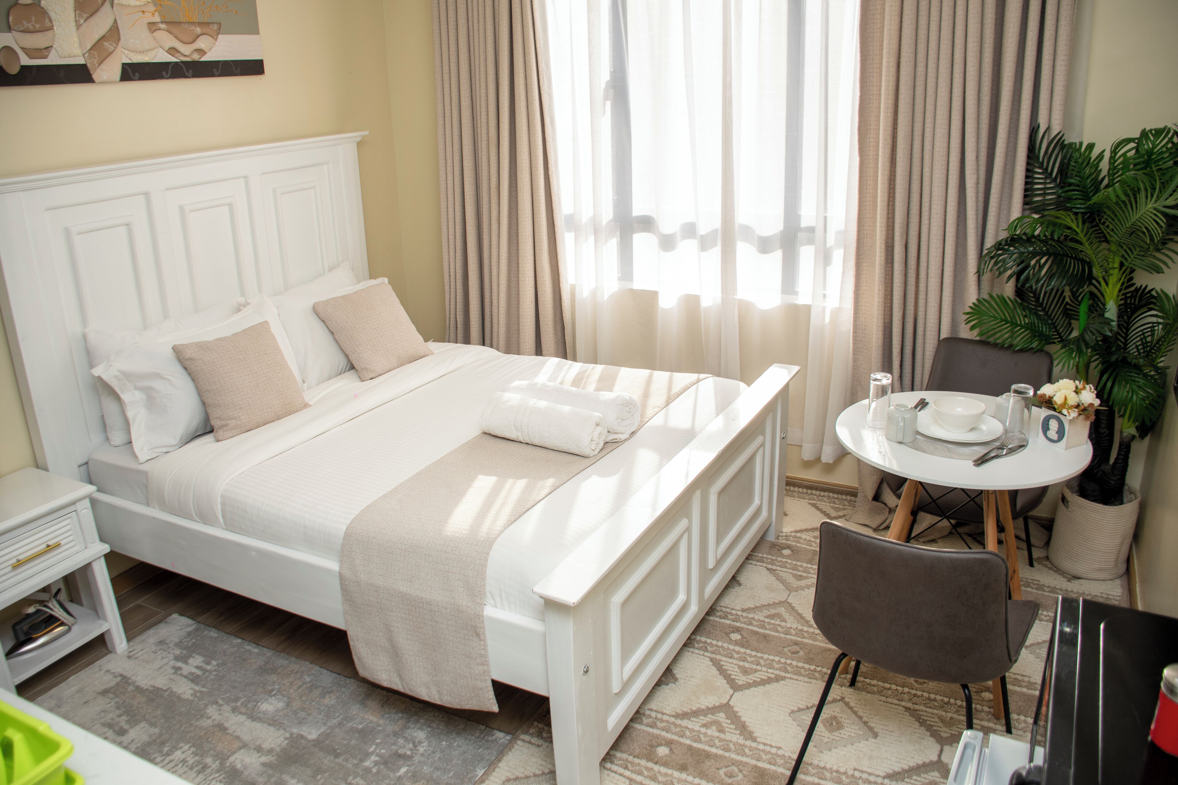 Economy Studio, Private Bathroom | Egyptian cotton sheets, premium bedding, down comforters, pillowtop beds