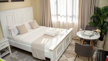 Economy Studio, Private Bathroom | Egyptian cotton sheets, premium bedding, down comforters, pillowtop beds