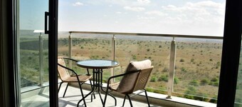 Elegant Comfy 3 Bedroom Apartment