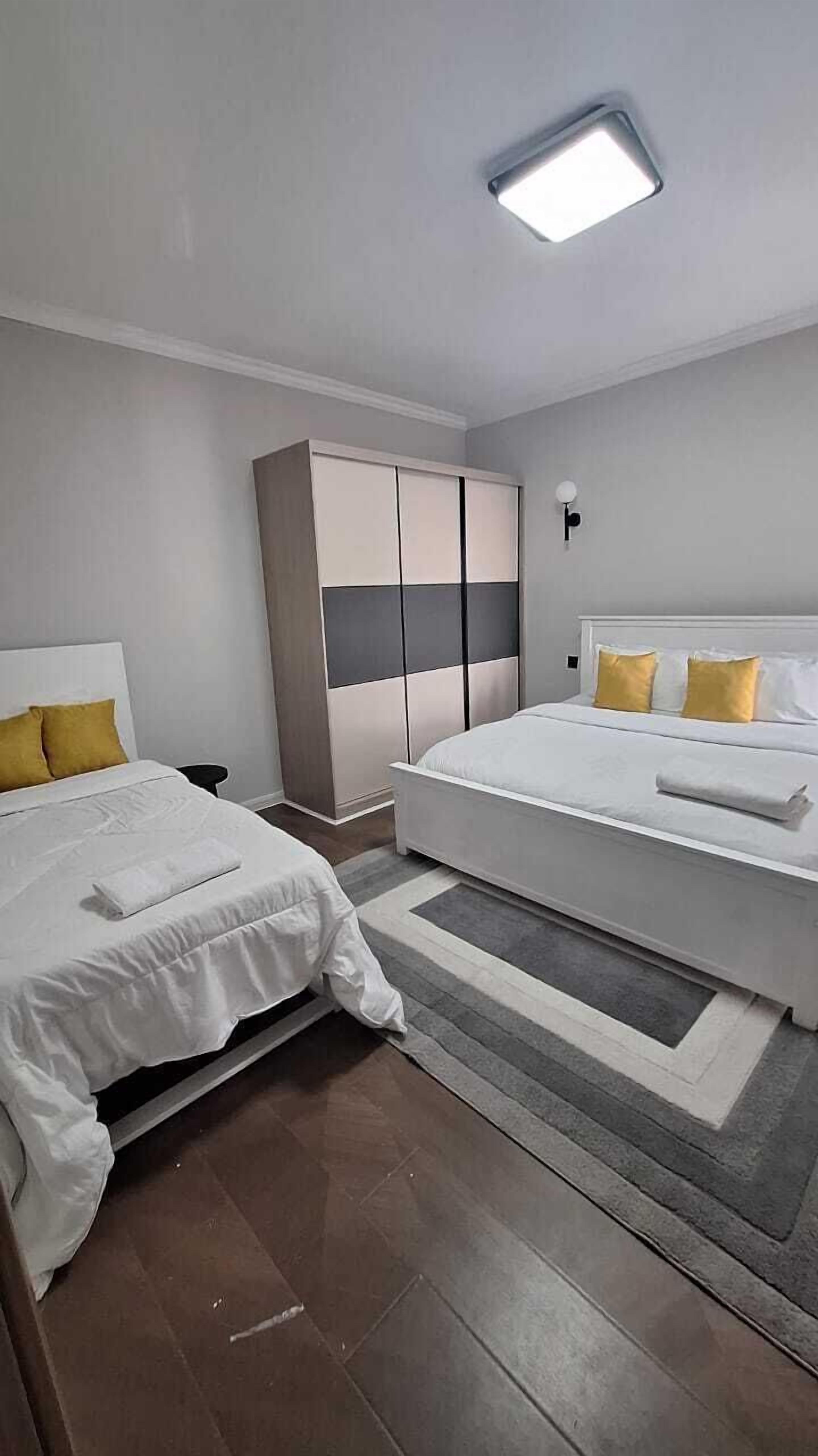 아파트, 침실 2개, 발코니 | 이집트산 면 시트, 고급 침구, 오리/거위털 이불, 필로우탑 침대