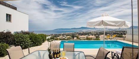 تناول الطعام بالخارج