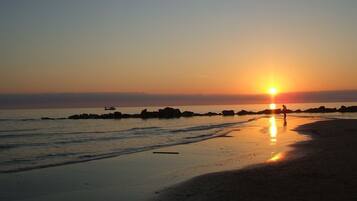Una spiaggia nelle vicinanze