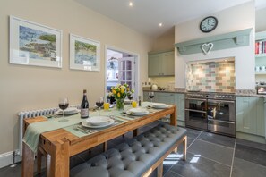 Dining - Place View is a delightful and traditional Cornish terraced cottage. (Fowey)