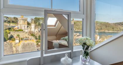 Place View is a delightful and traditional Cornish terraced cottage.