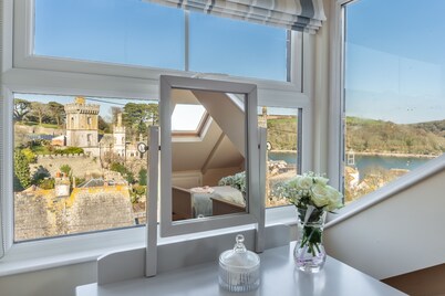 Place View is a delightful and traditional Cornish terraced cottage.