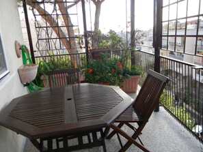 Outdoor dining - Large, elegant apartment on Janiculum hill, from 2 to 8 persons. (Roma)