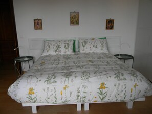 2 bedrooms, free WiFi, bed sheets, wheelchair access