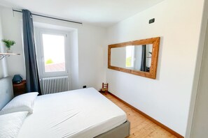 1 bedroom, internet, bed sheets