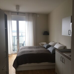 Superior Apartment | Premium bedding, memory foam beds, desk, laptop workspace - Premium Apartment München Messe (Munich)