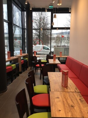 Cafe - Premium Apartment München Messe (Munich)