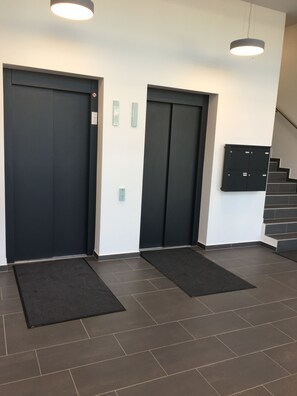 Lobby - Premium Apartment München Messe (Munich)