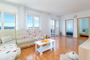 2 bedrooms, WiFi, bed sheets - JOSIP 2, apartment with 2 bedrooms & only 230m from a pebble beach (Okrug Gornji)