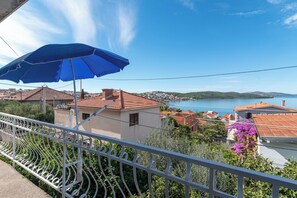 Property grounds - JOSIP 2, apartment with 2 bedrooms & only 230m from a pebble beach (Okrug Gornji)