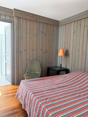 1 bedroom, iron/ironing board, free WiFi
