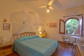 2 bedrooms, free WiFi, bed sheets - Villa in dream location with private pool right by the sea (Siracusa)