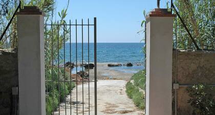 Villa in Traumlage mit privaten Pool direkt am Meer