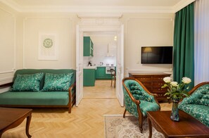 تلفزيون بشاشة مسطحة