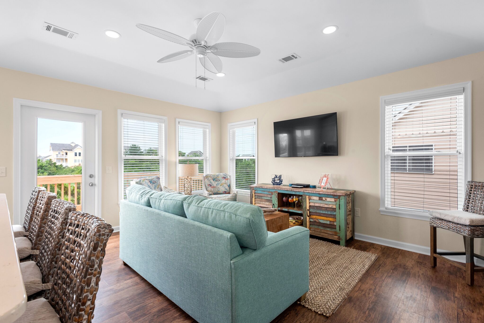 Cloudless Day: Pet friendly, golf community, community pool, short stays anytime