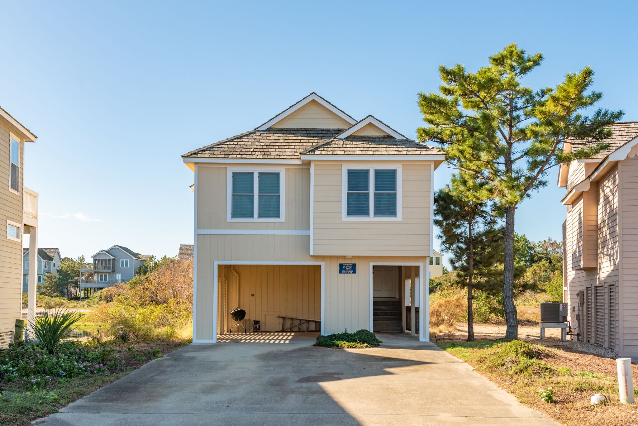 Cloudless Day: Pet friendly, golf community, community pool, short stays anytime