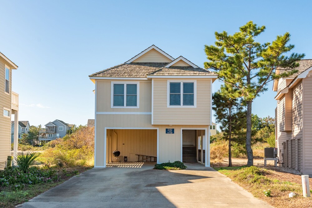 Cloudless Day: Pet friendly, golf community, community pool, short stays anytime