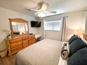 2 habitaciones, tabla de planchar con plancha, wifi y ropa de cama