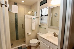 Bathroom - Comal Haus | 1st Floor | Recently Renovated | WiFi (New Braunfels)