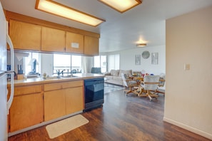 Fridge, microwave, stovetop, dishwasher