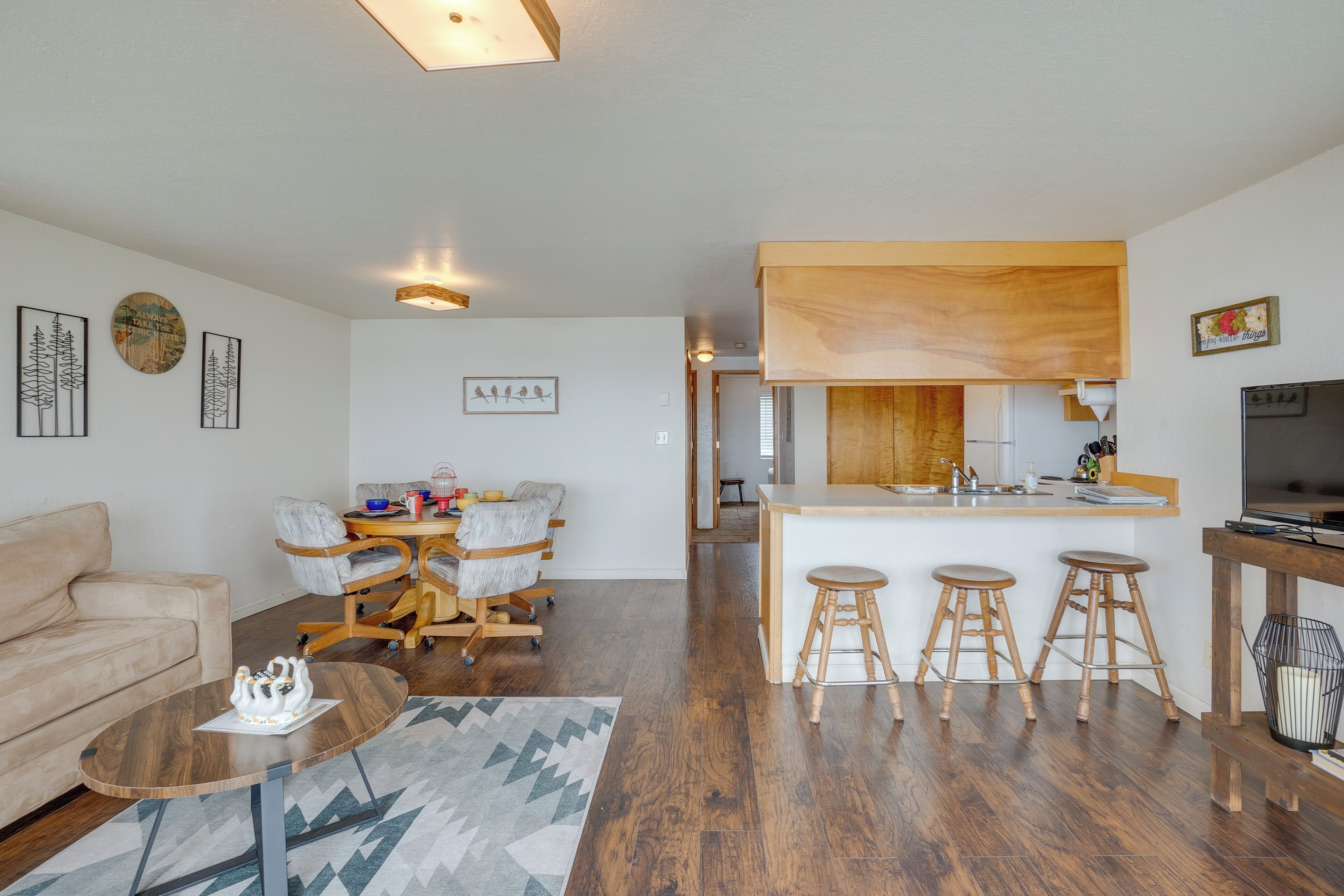 Smith River Vintage Cabin w/Oceanfront Deck+Views!