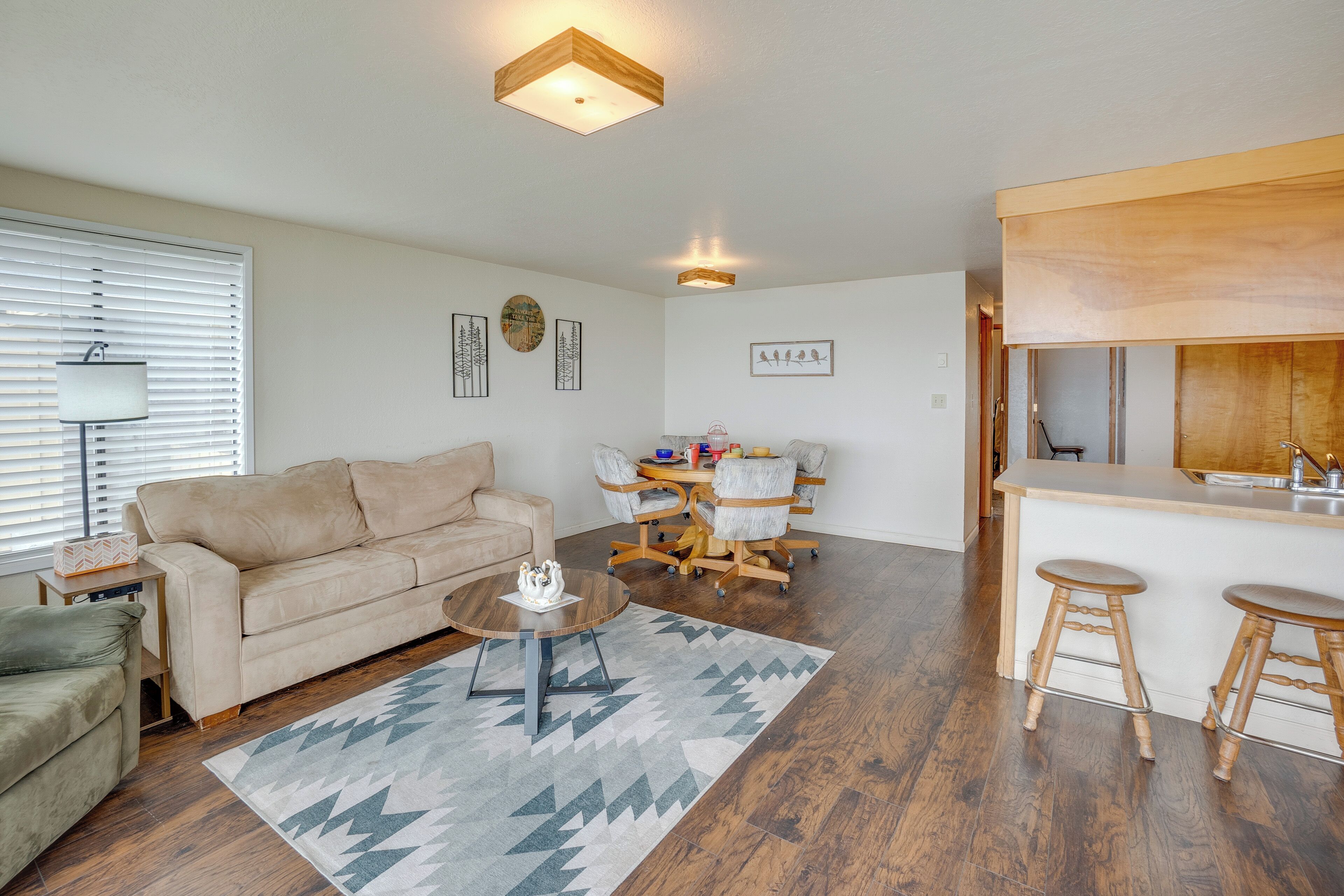 Smith River Vintage Cabin w/Oceanfront Deck+Views!