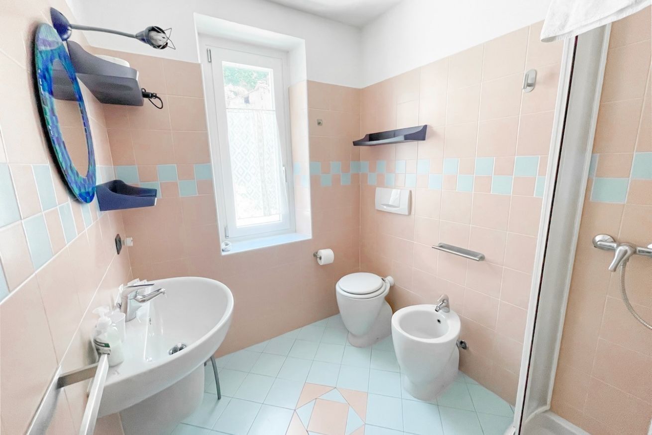 Doccia, asciugacapelli, bidet, asciugamani