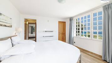 4 Schlafzimmer, Zimmersafe, Bügeleisen/Bügelbrett, WLAN