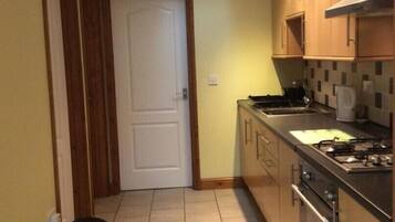 KĂŒhlschrank, Mikrowelle, Ofen, Herdplatte