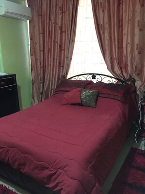 2 Schlafzimmer, Schreibtisch, Bügeleisen/Bügelbrett, kostenloses WLAN