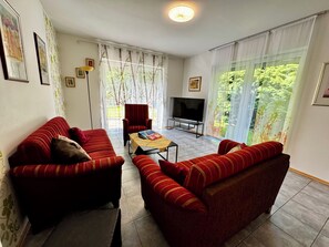 TV, DVD player, books, stereo