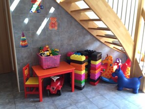 Children's area - Detached house with large garden and playground, up to 8P, 2km to the North Sea (Krummhörn)