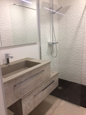 Hair dryer, towels