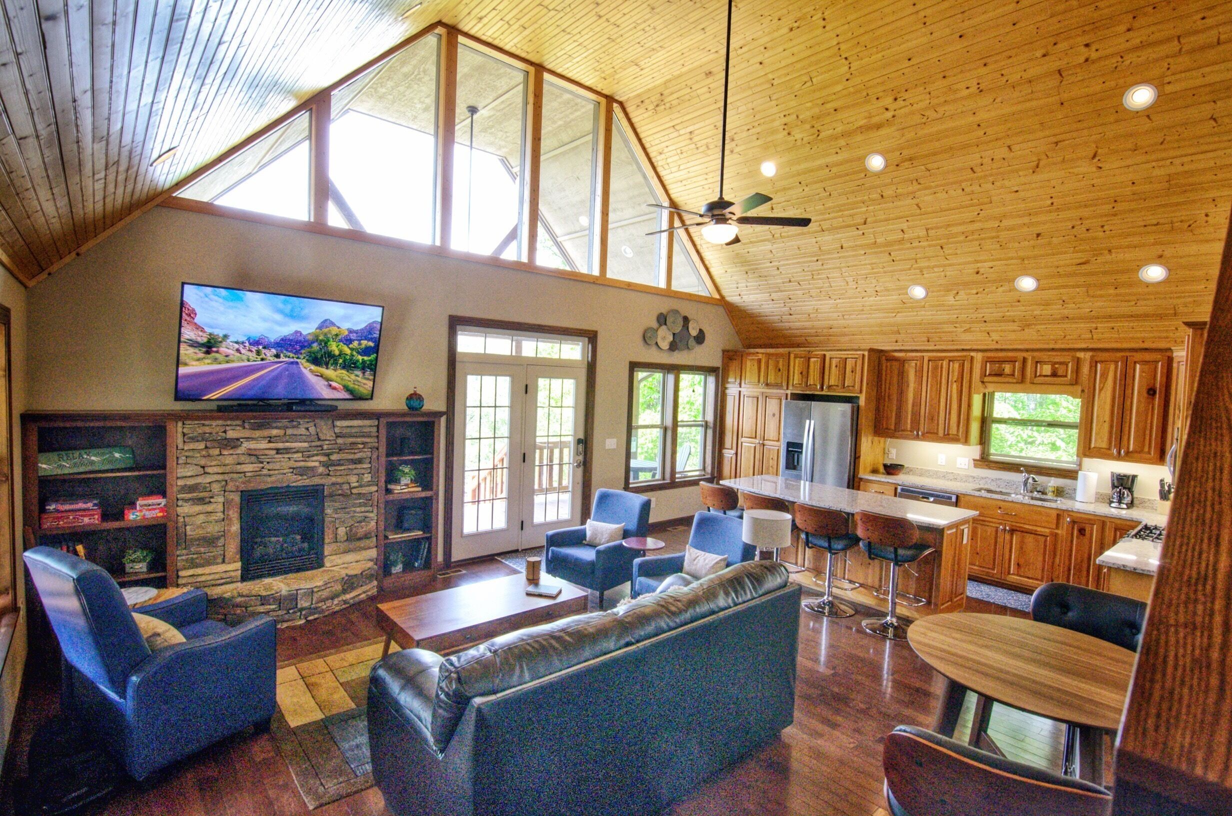 Layers View- Luxury Home in River Community, Huge Views, Hot Tub, Great Fishing!