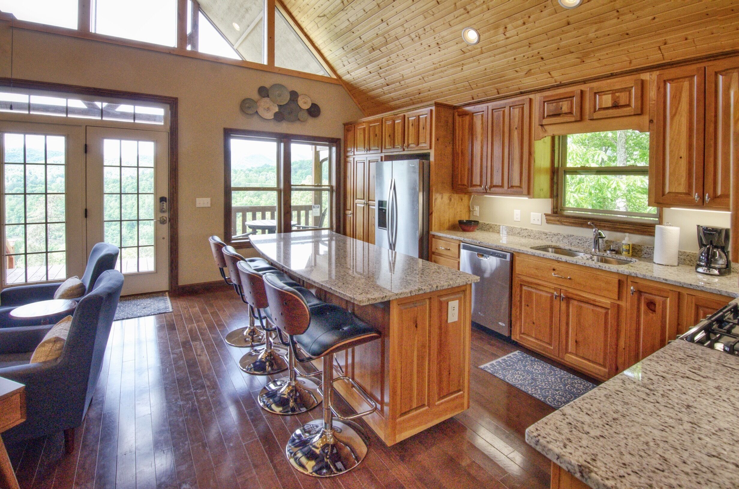 Layers View- Luxury Home in River Community, Huge Views, Hot Tub, Great Fishing!