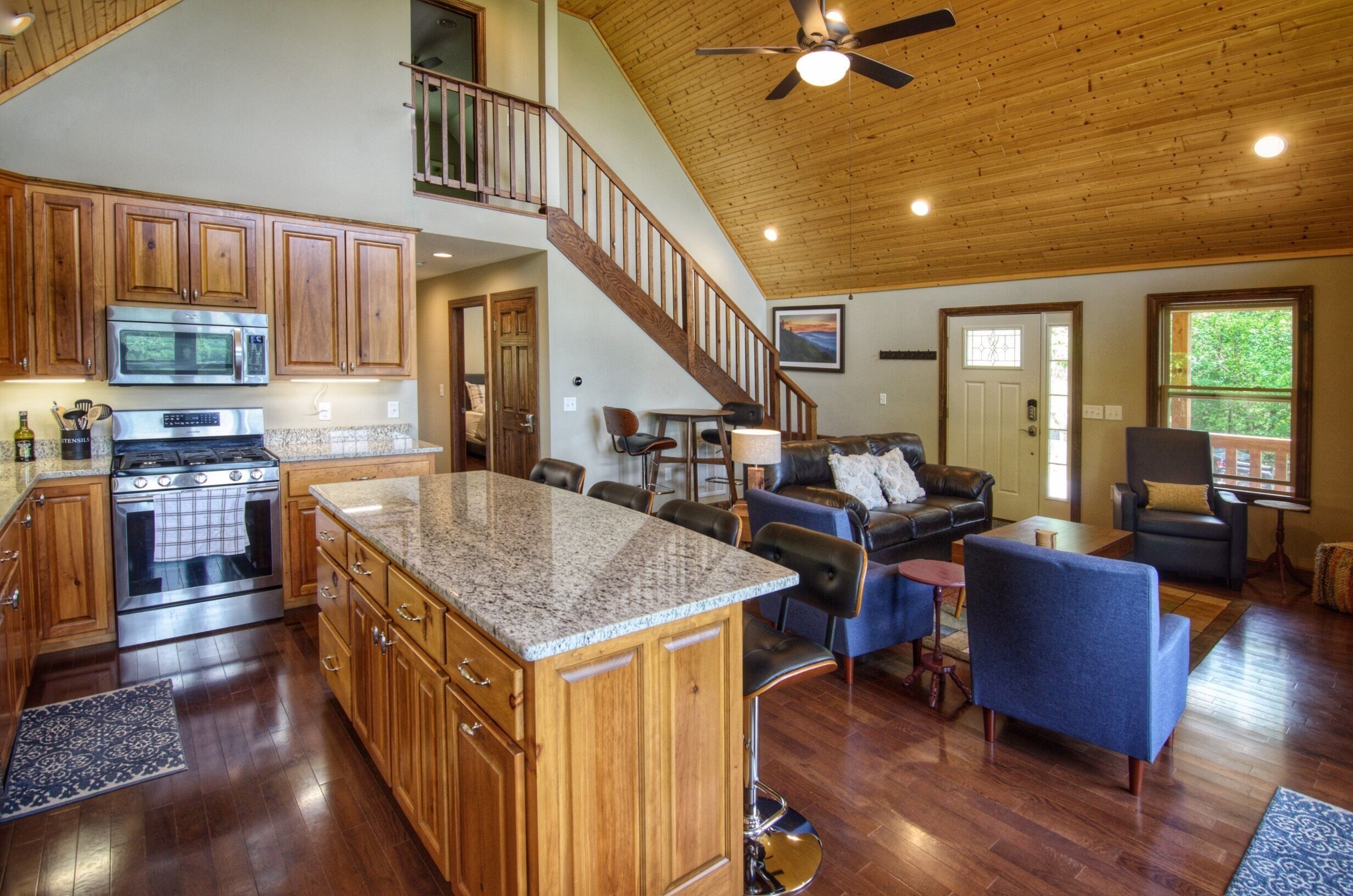 Layers View- Luxury Home in River Community, Huge Views, Hot Tub, Great Fishing!