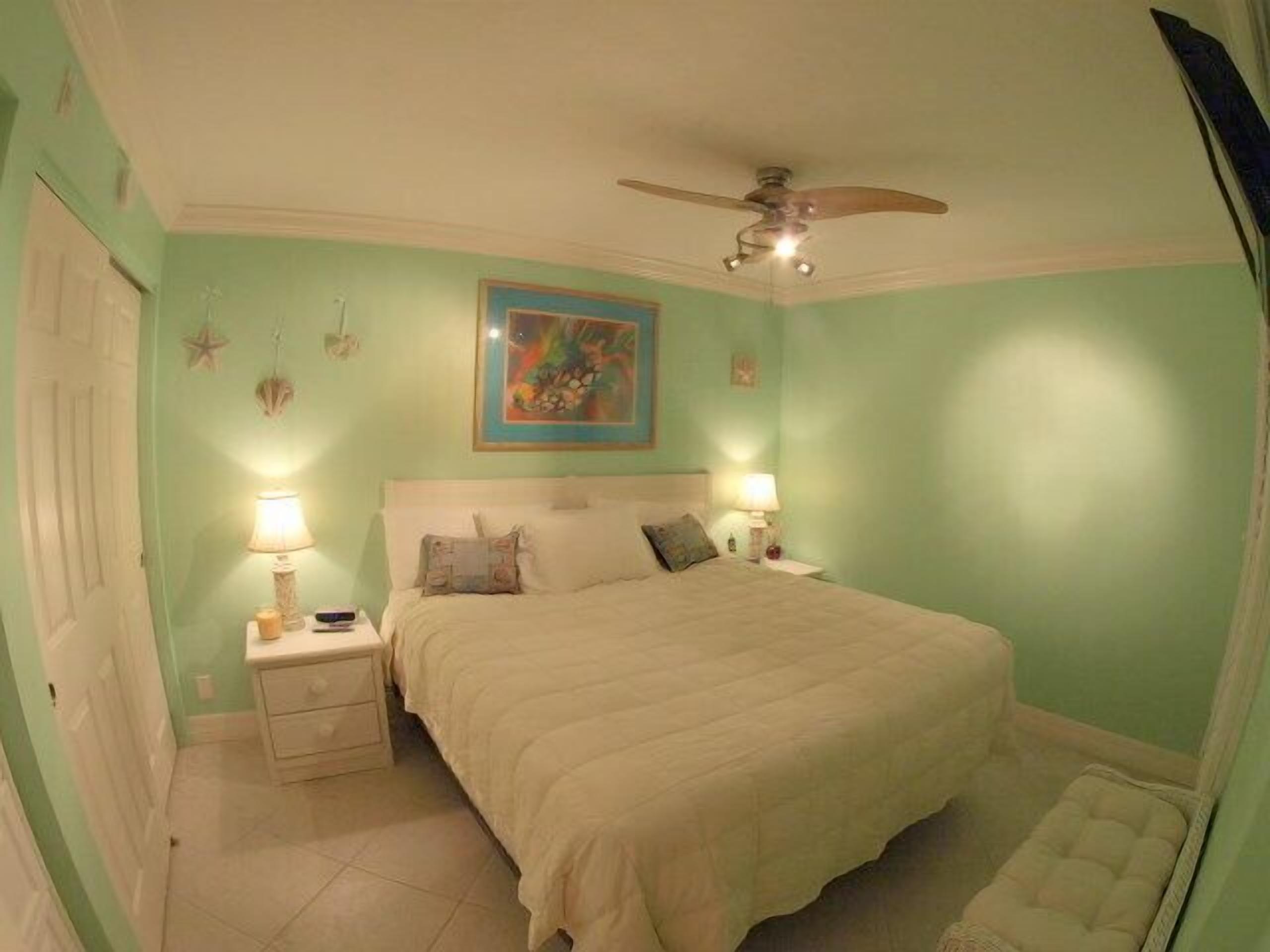 OPEN NOW South Seas Beach Front king bed sleeper high floor pool renovated 2023