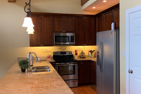 Frigorifero, microonde, forno, piano cottura