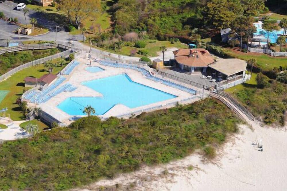 Classy Renovation-Oceanside Resort-Walk to Beach-2 Bed/2 Bath-Beach Chairs/Wagon