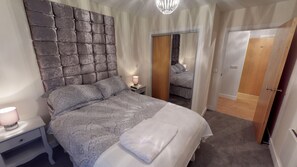 4 bedrooms, WiFi, bed sheets - IN THE CITY PROPERTIES , LUXURIOUS 4 BEDROOMS 3 BATHROMS CITY CENTRE LOCATION (Birmingham)