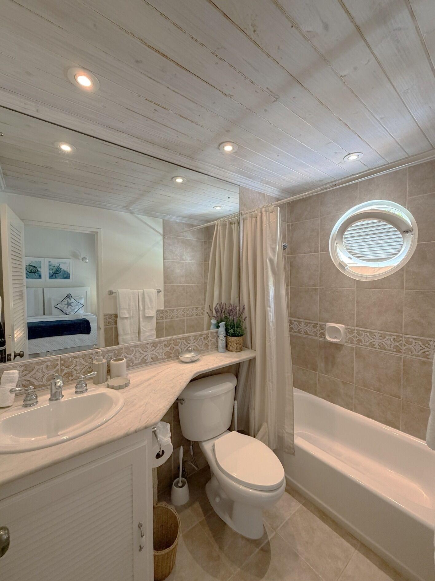 Combined shower/tub, hair dryer, towels, soap